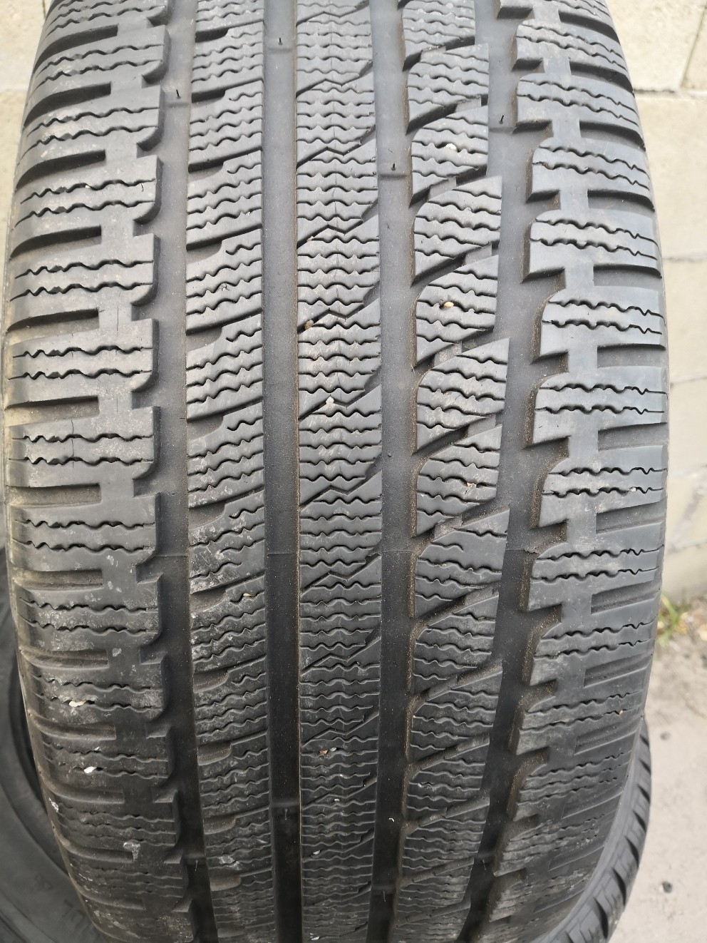 Kumho 245/50R18 KW27 5.5-6mm használt gumi HG0431