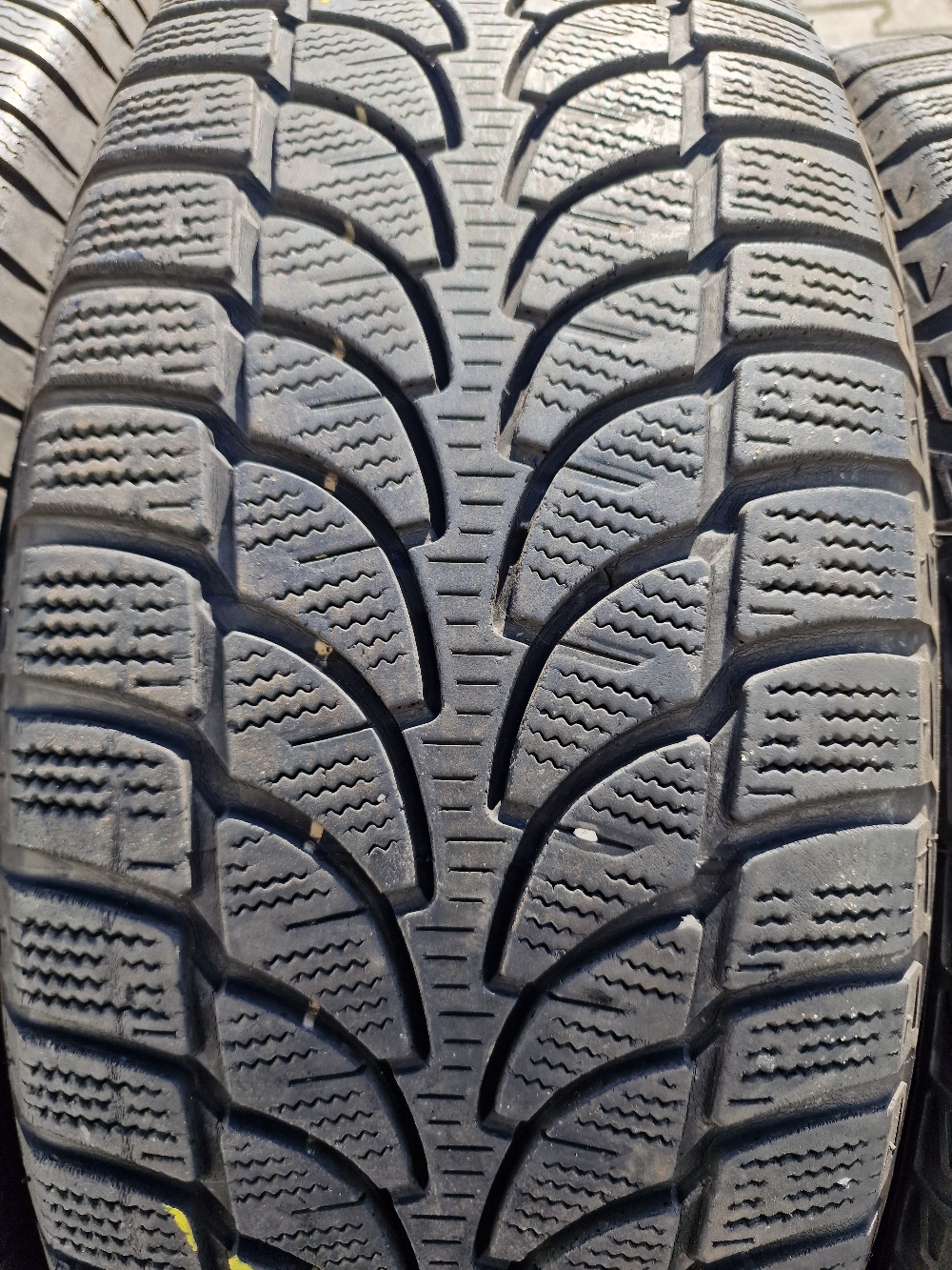 Bridgestone 215/60R17 LM80 EVO 5-5.5mm használt gumi HG11402