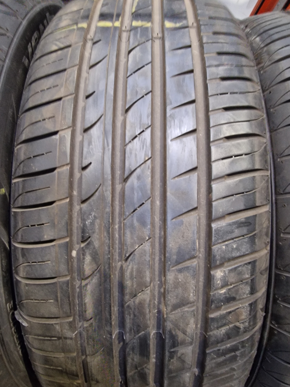 Hankook 215/55R17 K115 SEAL 6-7mm használt gumi HG14101