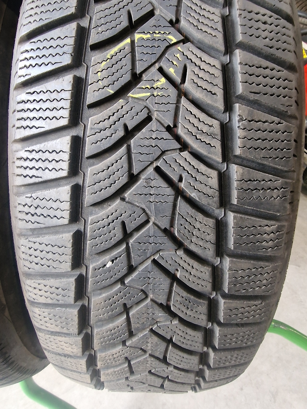 Dunlop 215/60R17 WINTERSPORT5 5-6mm használt gumi HG14858