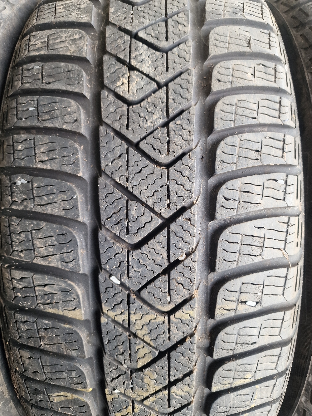 Pirelli 215/55R17 SOTTOZERO3 SEAL 5-6mm használt gumi HG16653