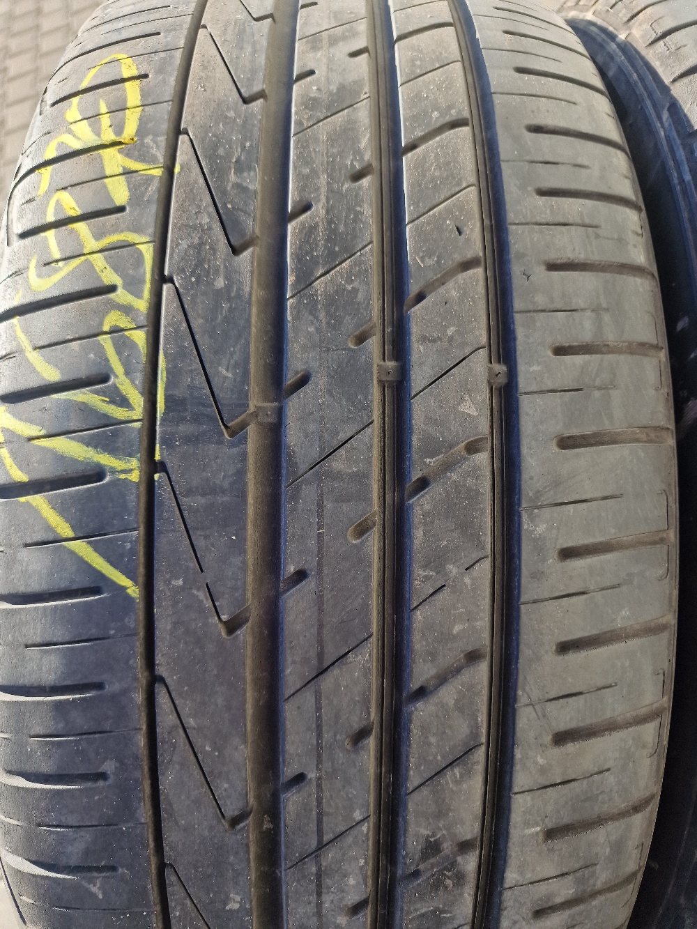 Hankook 235/50R19 K117A 5-5.5mm használt gumi HG16870