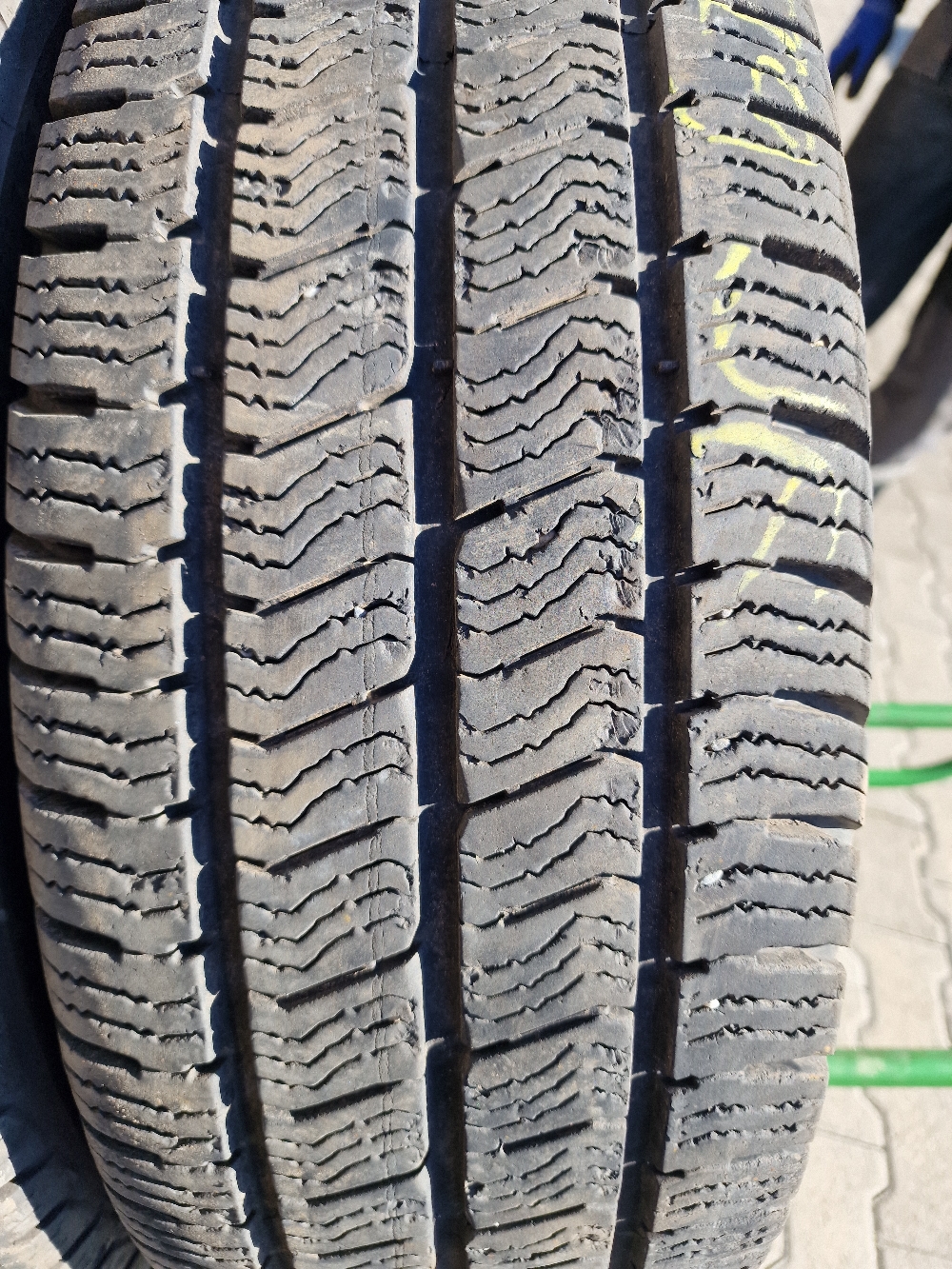 Barum 235/65R16C SNOVANIS3 7mm használt gumi HG17173