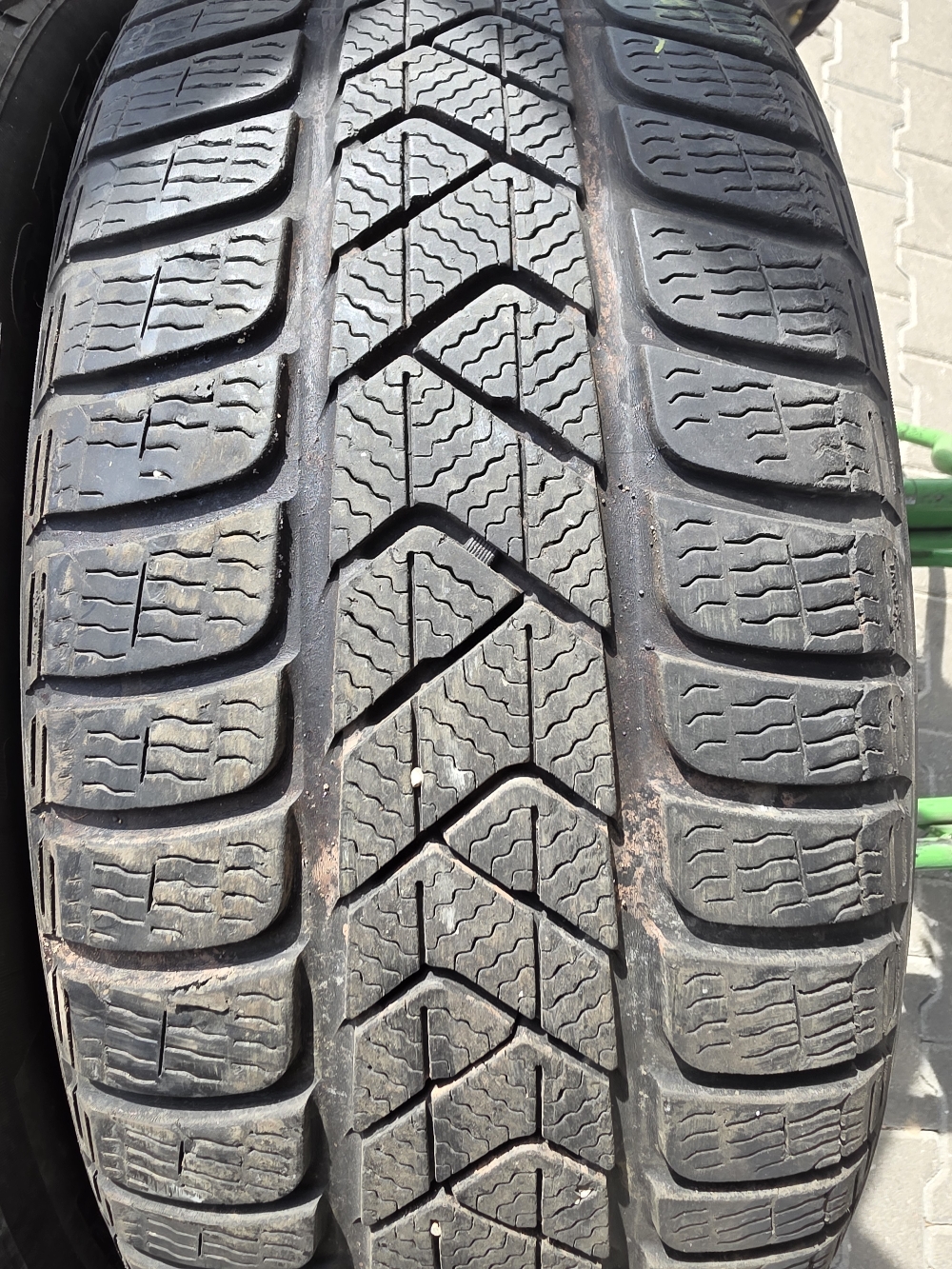 Pirelli 215/55R17 SOTTOZERO3 SEAL 5-6mm használt gumi HG17361