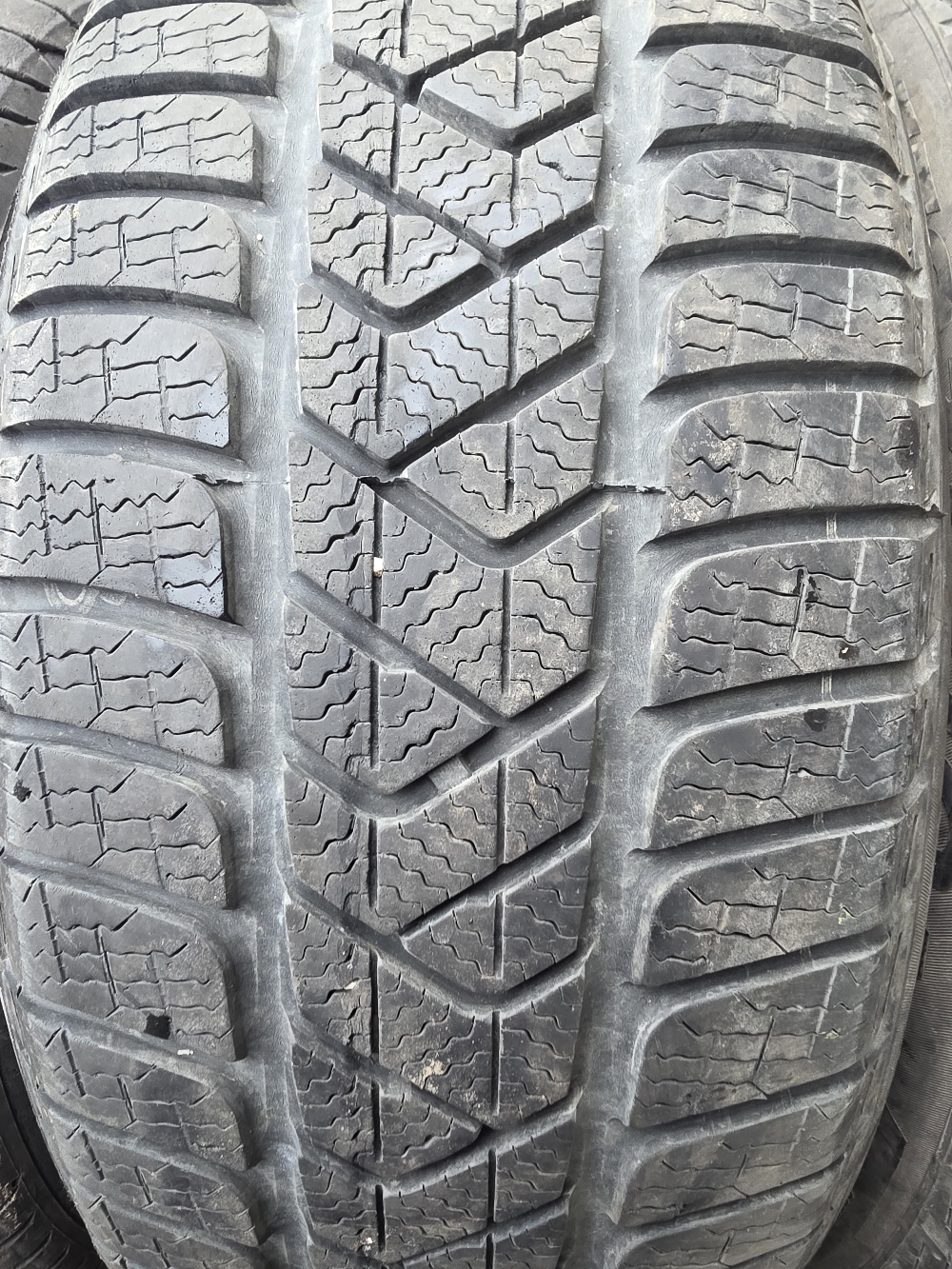 Pirelli 215/55R17 SOTTOZERO3 6mm használt gumi HG17412