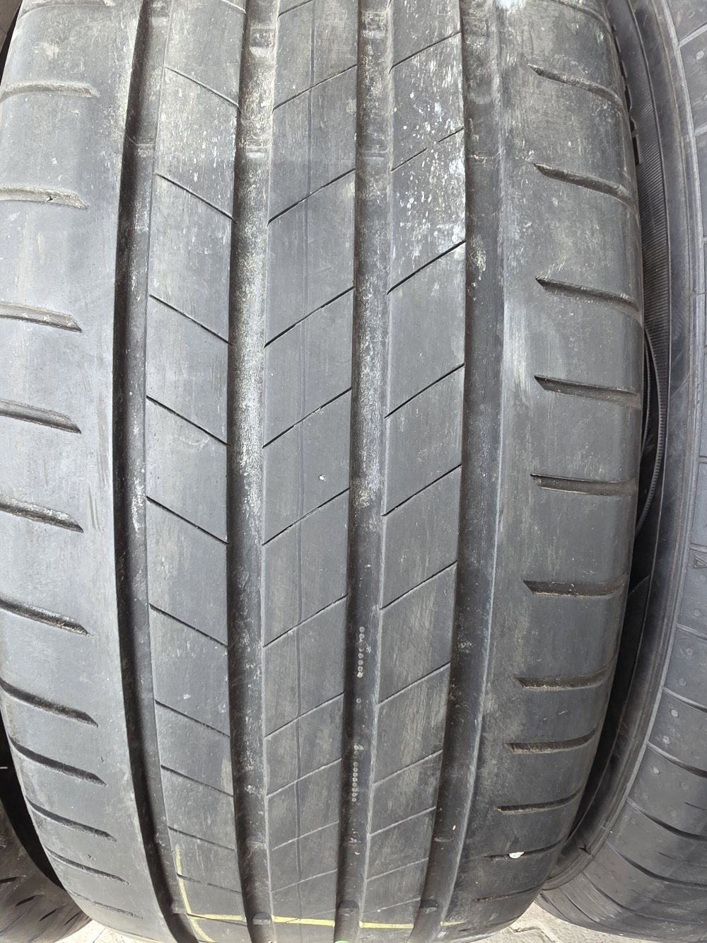 Bridgestone 215/55R17 T005 4.5-5mm használt gumi HG17507