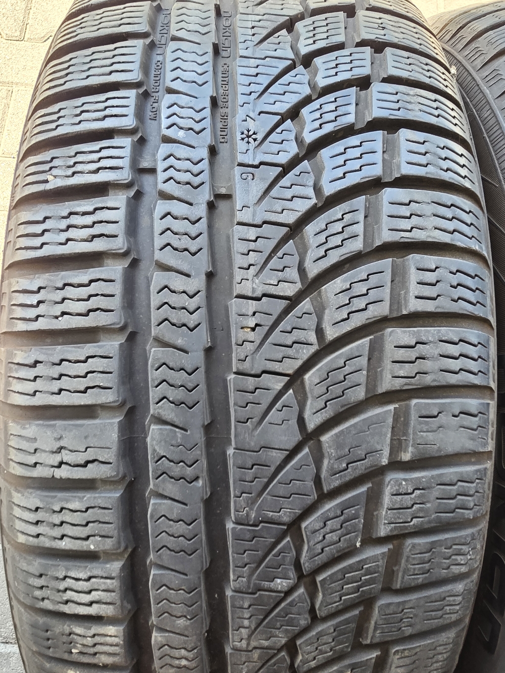 Nokian 215/55R17 WR A4 6-7mm használt gumi HG18086