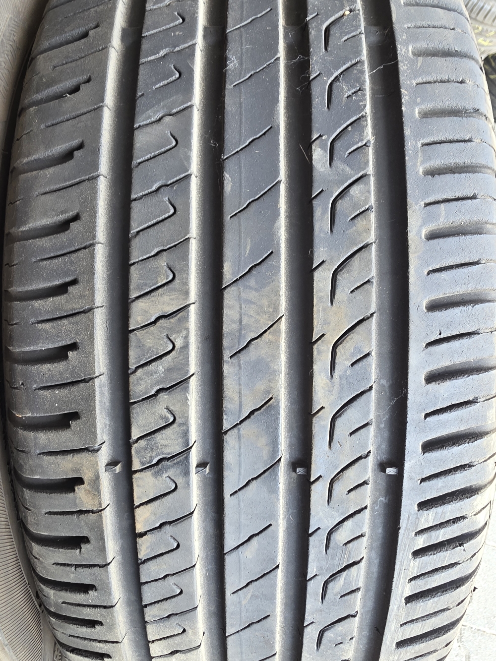 Barum 215/55R18 BRAVURIS5 6-7mm használt gumi HG18331