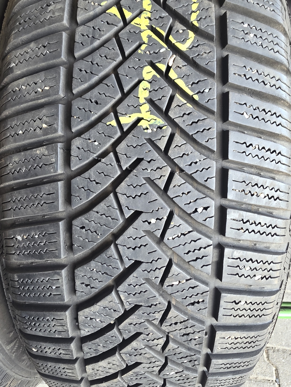 Semperit 215/55R17 SPEEDGRIP3 5.5-6mm használt gumi HG18474