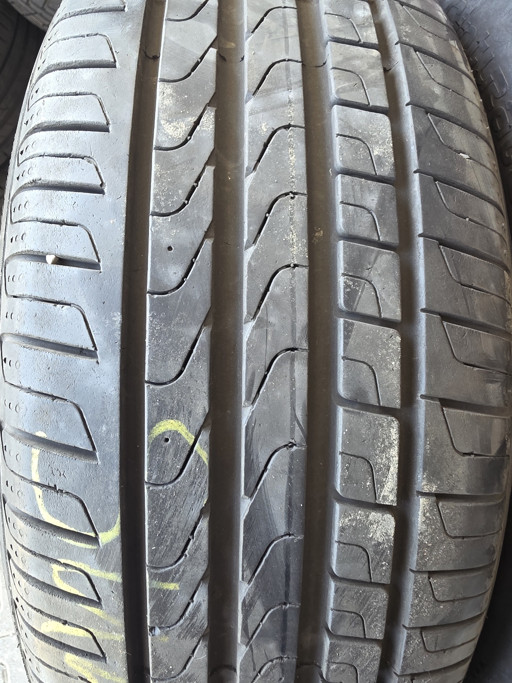 Pirelli 215/55R17 P7 CINTURATO 5.5-6mm használt gumi HG18499