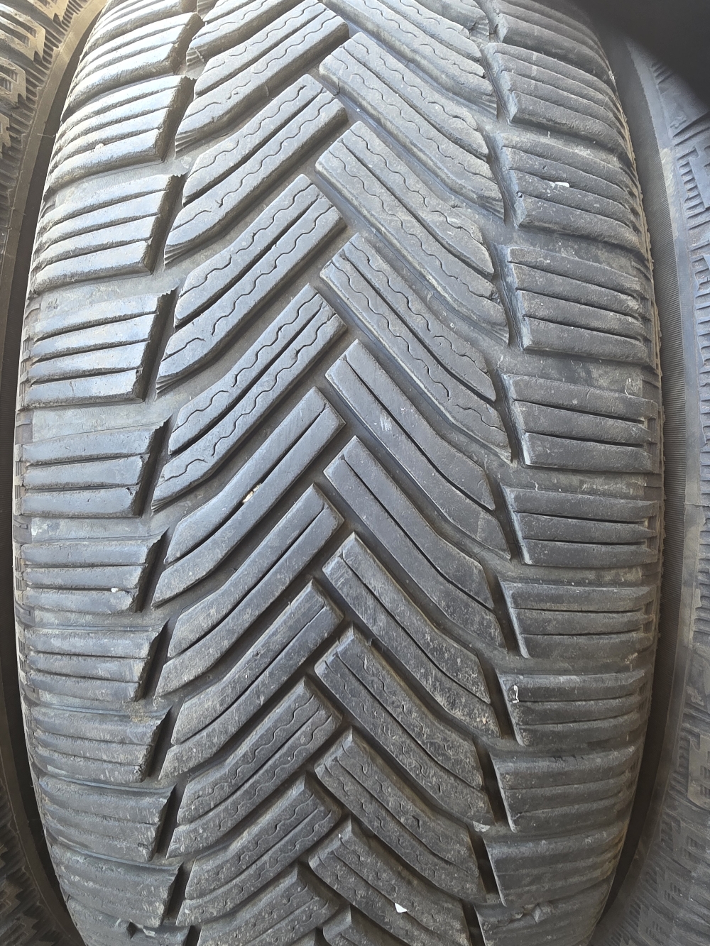 Michelin 215/55R17 ALPIN6 6mm használt gumi HG18540